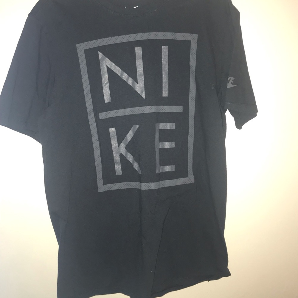 Large men’s Nike shirt